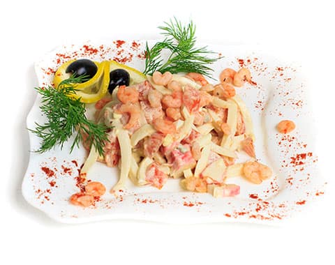 Салат с морепродуктами и зеленью